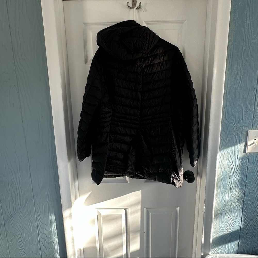 Lands end black lightweight puffer - Picture 3 of 4